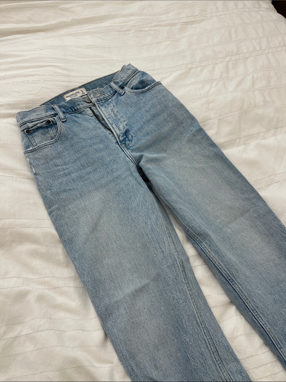Abercrombie & Fitch Light Wash 90’s Ultra High rise Curve Love